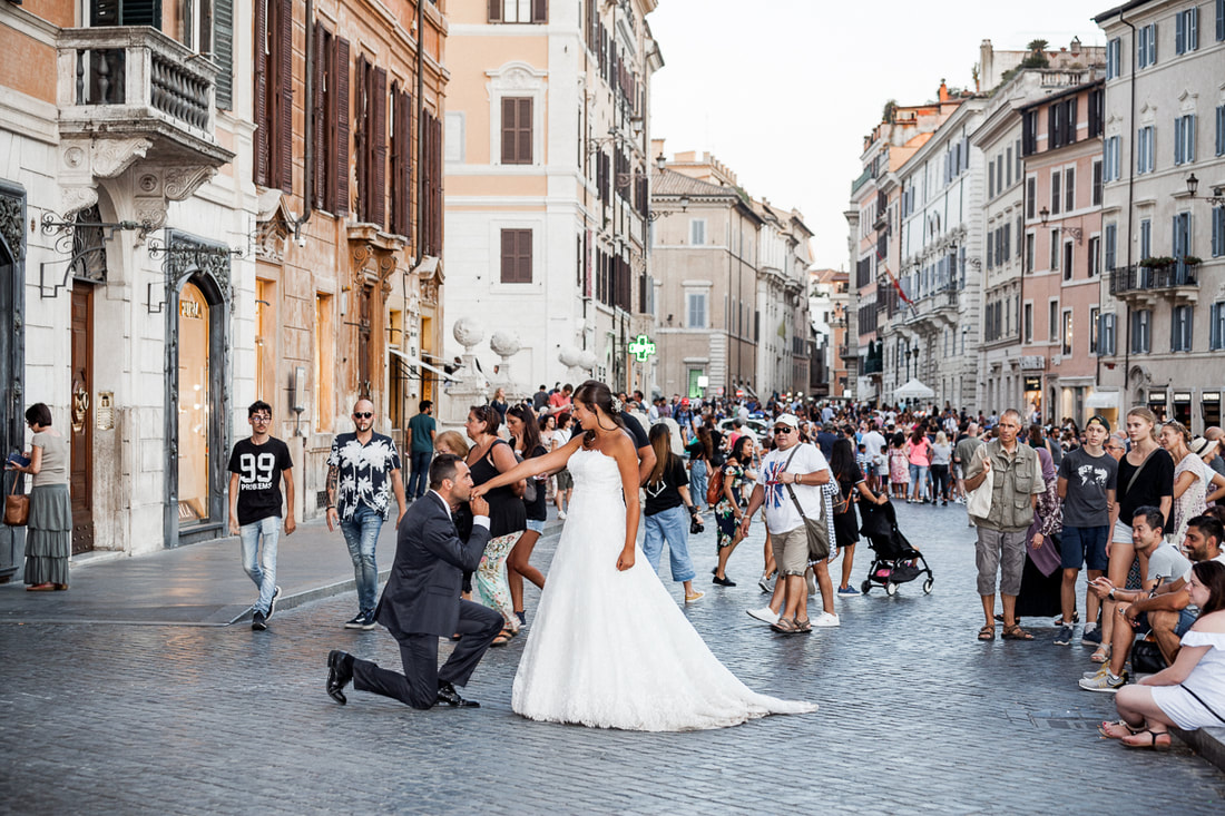 Wedding photoshoot in Piazza di Spagna